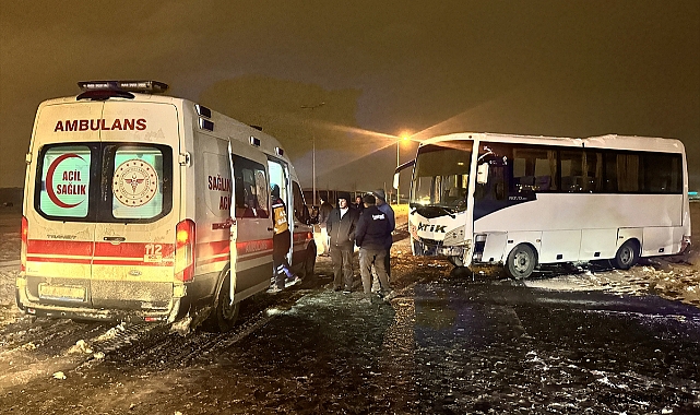Kayseri’de Yolcu Otobüsü ve İşçi Servisinin Karıştığı Kazada 17 Kişi Yaralandı Kayseri’de Yolcu Otobüsü ve İşçi Servisinin Karıştığı Kazada 17 Kişi Yaralandı
