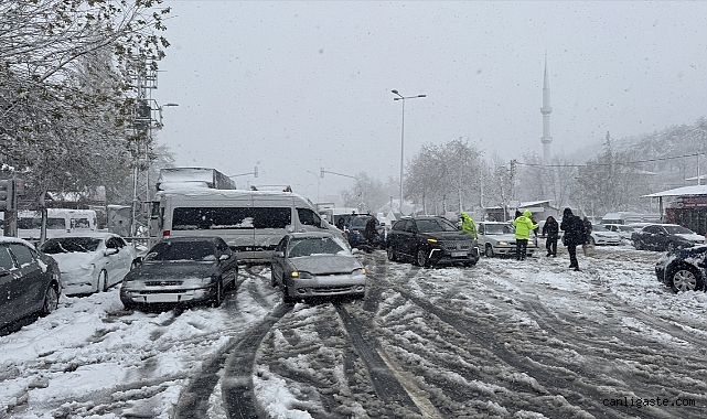 Kayseri-Kahramanmaraş Kara Yolu Kar ve Tipi Nedeniyle Ulaşıma Kapandı Kayseri-Kahramanmaraş Kara Yolu Kar ve Tipi Nedeniyle Ulaşıma Kapandı