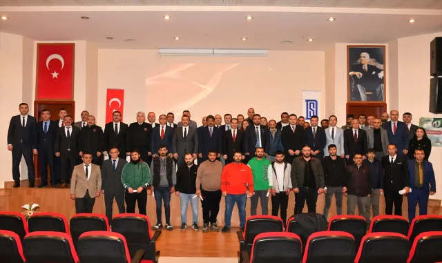 Kırşehir Valisi Demiryürek, yükümlülere sertifika verdi Kırşehir Valisi Demiryürek, yükümlülere sertifika verdi