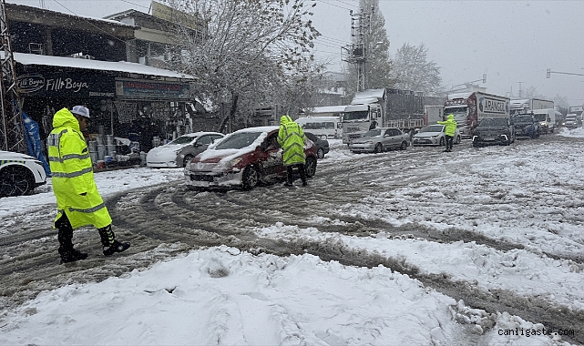 Malatya’da Kar Nedeniyle Mahsur Kalan Vatandaşlar Kurtarıldı Malatya’da Kar Nedeniyle Mahsur Kalan Vatandaşlar Kurtarıldı