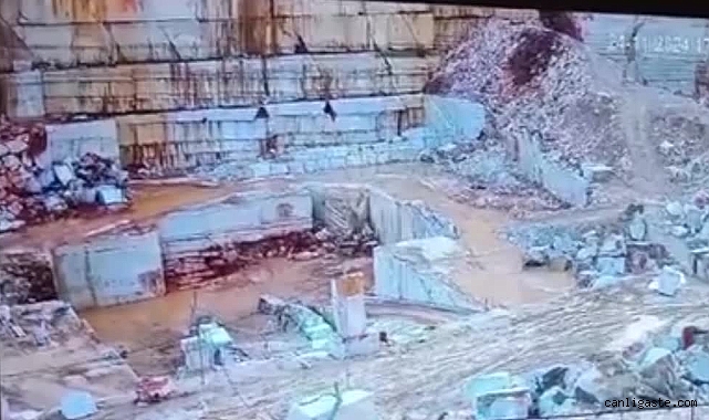 Marmara Adası’ndaki Toprak Kaymasında Göçük Altında Kalan İkinci Kişinin Cesedine Ulaşıldı Marmara Adası’ndaki Toprak Kaymasında Göçük Altında Kalan İkinci Kişinin Cesedine Ulaşıldı