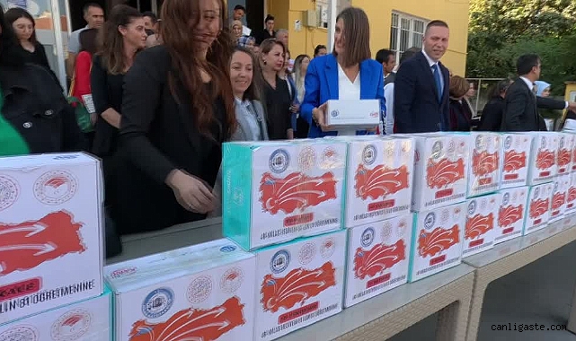 Muğla’dan 81 ildeki 81 öğretmene "Öğretmenler Günü" hediyesi Muğla’dan 81 ildeki 81 öğretmene "Öğretmenler Günü" hediyesi