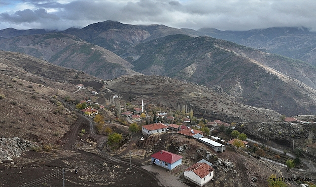 Ramazan öğretmen, günde 100 kilometre yolu öğrencileri için aşıyor Ramazan öğretmen, günde 100 kilometre yolu öğrencileri için aşıyor