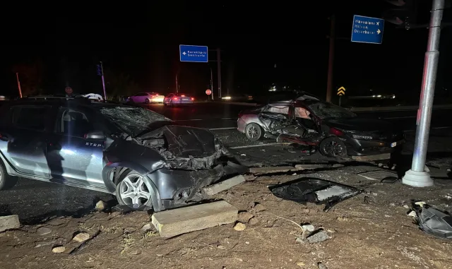 Şanlıurfa’da iki otomobilin çarpıştığı kazada 1 kişi öldü, 6 kişi yaralandı Şanlıurfa’da iki otomobilin çarpıştığı kazada 1 kişi öldü, 6 kişi yaralandı