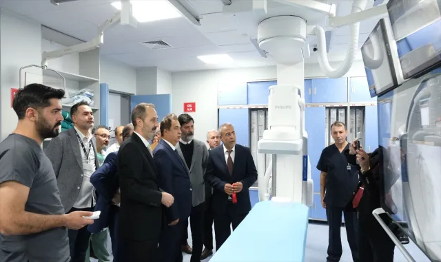 Sivas Cumhuriyet Üniversitesine yeni anjiyografi cihazı alındı Sivas Cumhuriyet Üniversitesine yeni anjiyografi cihazı alındı