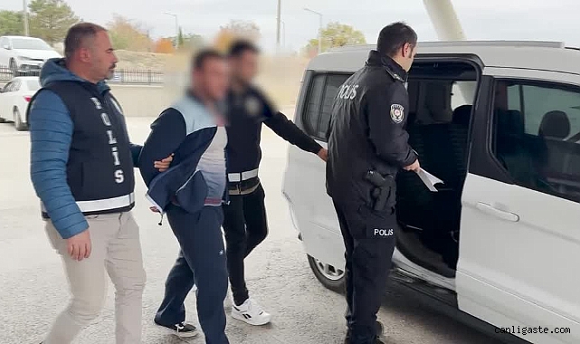 Tekirdağ’da annesini bıçakla öldürüp, 4 yakınını yaralayan 17 yaşındaki genç tutuklandı Tekirdağ’da annesini bıçakla öldürüp, 4 yakınını yaralayan 17 yaşındaki genç tutuklandı