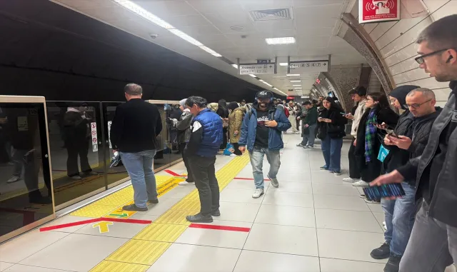 Üsküdar-Samandıra Metro Hattı’nda arıza nedeniyle yoğunluk yaşandı Üsküdar-Samandıra Metro Hattı’nda arıza nedeniyle yoğunluk yaşandı