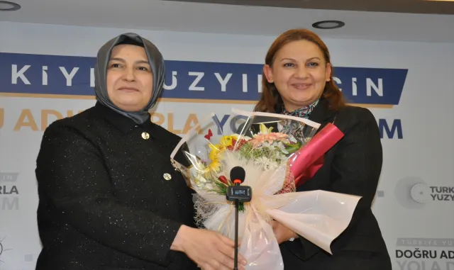 AK Parti Eskişehir Kadın Kolları İl Başkanlığında devir teslim töreni yapıldı AK Parti Eskişehir Kadın Kolları İl Başkanlığında devir teslim töreni yapıldı