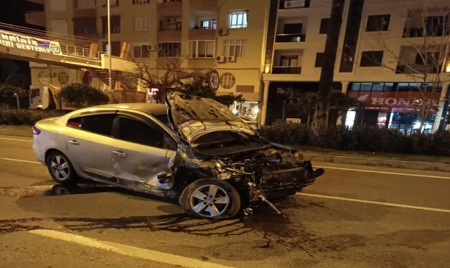 Antalya’da iki otomobilin çarpıştığı kazada 1 kişi öldü, 1 kişi yaralandı Antalya’da iki otomobilin çarpıştığı kazada 1 kişi öldü, 1 kişi yaralandı