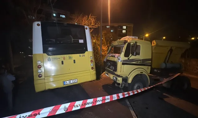 Başakşehir’de park halindeki kamyona çarpan özel halk otobüsünün şoförü yaralandı Başakşehir’de park halindeki kamyona çarpan özel halk otobüsünün şoförü yaralandı