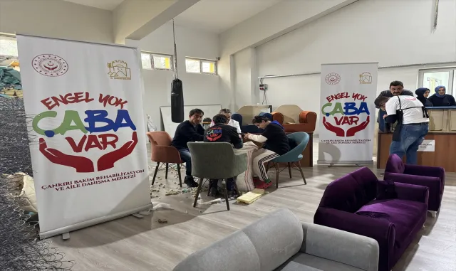 Çankırı’da engelli bireyler atık malzemeleri mobilyaya dönüştürüyor Çankırı’da engelli bireyler atık malzemeleri mobilyaya dönüştürüyor