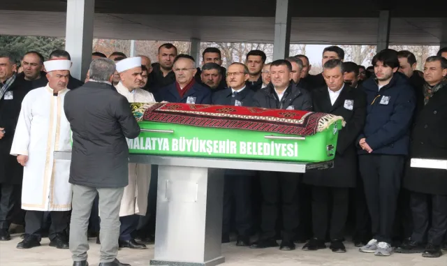 CHP Genel Başkanı Özel, Malatya Milletvekili Ağbaba’nın babasının cenaze törenine katıldı CHP Genel Başkanı Özel, Malatya Milletvekili Ağbaba’nın babasının cenaze törenine katıldı
