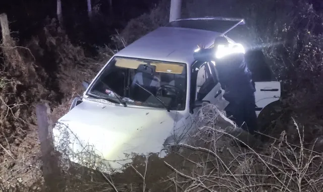 Düzce’de şarampole devrilen otomobilin sürücüsü ağır yaralandı Düzce’de şarampole devrilen otomobilin sürücüsü ağır yaralandı