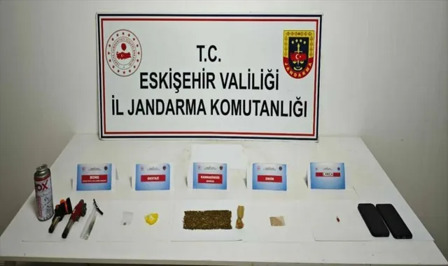 Eskişehir’de 2 uyuşturucu şüphelisi yakalandı Eskişehir’de 2 uyuşturucu şüphelisi yakalandı