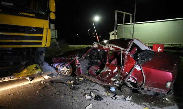 GÜNCELLEME - Edirne’de tırla çarpışan otomobilin sürücüsü öldü GÜNCELLEME - Edirne’de tırla çarpışan otomobilin sürücüsü öldü