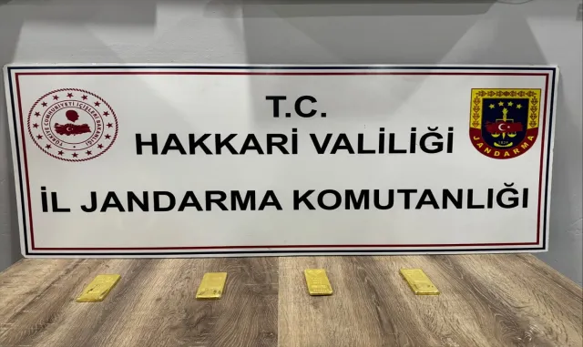 Hakkari’de sürücünün cebinde 4 kilogram külçe altın ele geçirildi Hakkari’de sürücünün cebinde 4 kilogram külçe altın ele geçirildi