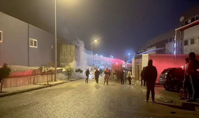 Hatay’da mobilya fabrikasında çıkan yangın kontrol altına alındı Hatay’da mobilya fabrikasında çıkan yangın kontrol altına alındı