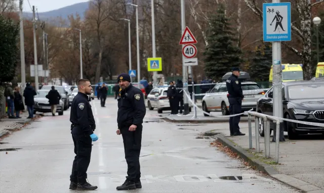 Hırvatistan’da okulda düzenlenen bıçaklı saldırıda 1 öğrenci öldü, 6 kişi yaralandı Hırvatistan’da okulda düzenlenen bıçaklı saldırıda 1 öğrenci öldü, 6 kişi yaralandı
