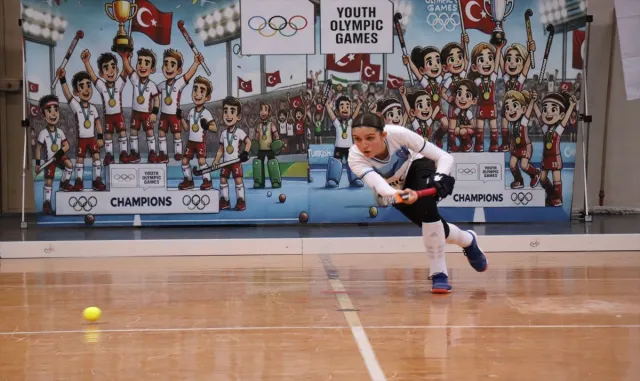Hokeyde Kadınlar Salon Süper Ligi ilk etap maçları tamamlandı Hokeyde Kadınlar Salon Süper Ligi ilk etap maçları tamamlandı