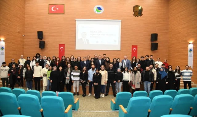 KAEÜ Rektörü Karahocagil, kalite elçileri öğrencileriyle buluştu KAEÜ Rektörü Karahocagil, kalite elçileri öğrencileriyle buluştu