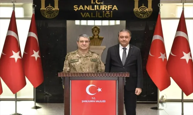 Kara Kuvvetleri Komutanı Orgeneral Bayraktaroğlu, Şanlıurfa Valisi Şıldak’ı ziyaret etti Kara Kuvvetleri Komutanı Orgeneral Bayraktaroğlu, Şanlıurfa Valisi Şıldak’ı ziyaret etti