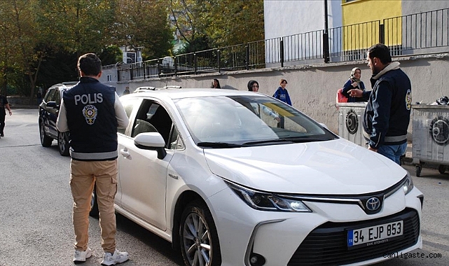Kayseri’de Polis Ekipleri Okul Çevresinde Asayiş Uygulaması Yaptı Kayseri’de Polis Ekipleri Okul Çevresinde Asayiş Uygulaması Yaptı