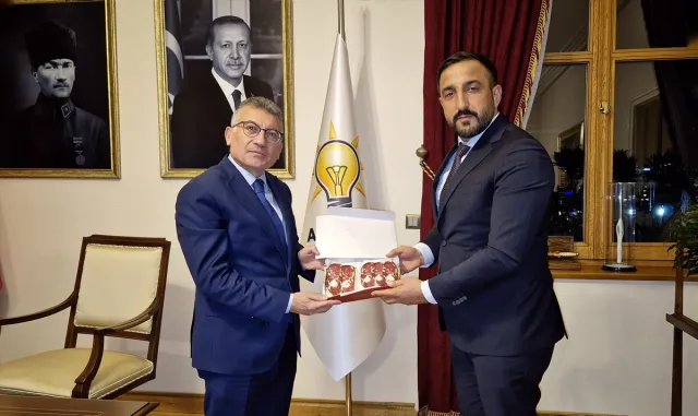 TBMM’de milletvekillerine tescilli Sivas pastırması ikram edildi TBMM’de milletvekillerine tescilli Sivas pastırması ikram edildi