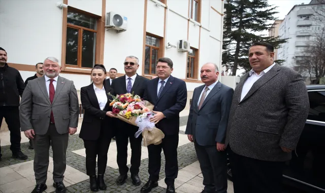 Adalet Bakanı Tunç, Çorum’da ziyaretlerde bulundu Adalet Bakanı Tunç, Çorum’da ziyaretlerde bulundu