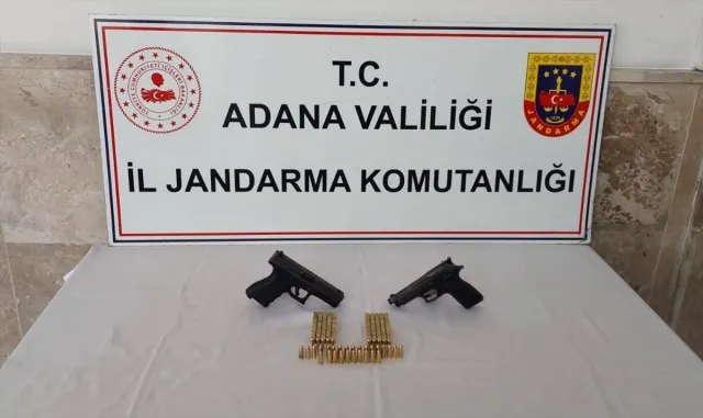 Adana’da gümrük kaçağı 70 cep telefonu ile iki ruhsatsız tabanca ele geçirildi Adana’da gümrük kaçağı 70 cep telefonu ile iki ruhsatsız tabanca ele geçirildi