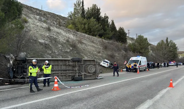 Balıkesir’de minibüsle otomobilin çarpıştığı kazada ölen 2 kişi defnedildi Balıkesir’de minibüsle otomobilin çarpıştığı kazada ölen 2 kişi defnedildi