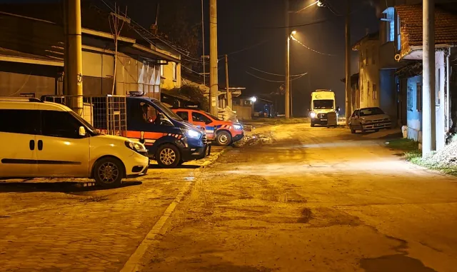 Bursa’da 2 çocuğunu rehin alan baba ikna edilmeye çalışılıyor Bursa’da 2 çocuğunu rehin alan baba ikna edilmeye çalışılıyor