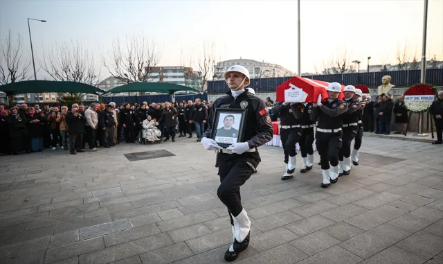 Bursa’da trafik kazasında hayatını kaybeden polis memuru için tören düzenlendi Bursa’da trafik kazasında hayatını kaybeden polis memuru için tören düzenlendi