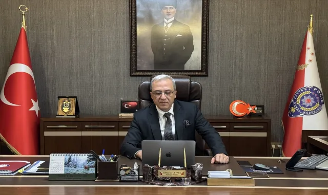 Elazığ Emniyet Müdürü Karayel, AA’nın "Yılın Kareleri" oylamasına katıldı Elazığ Emniyet Müdürü Karayel, AA’nın "Yılın Kareleri" oylamasına katıldı