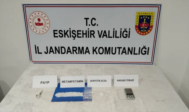 Eskişehir’de üzerinde uyuşturucu ele geçirilen şüpheli tutuklandı Eskişehir’de üzerinde uyuşturucu ele geçirilen şüpheli tutuklandı
