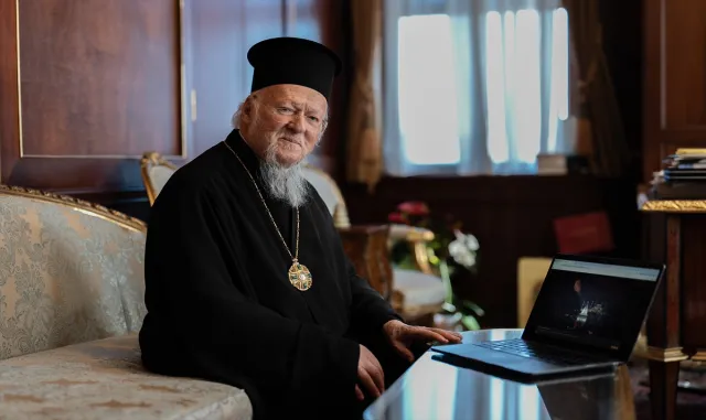Fener Rum Patriği Bartholomeos AA’nın "Yılın Kareleri" oylamasına katıldı Fener Rum Patriği Bartholomeos AA’nın "Yılın Kareleri" oylamasına katıldı
