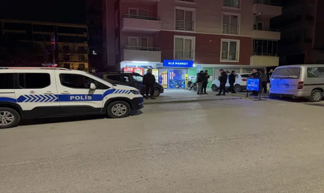 GÜNCELLEME - Bursa’da tekel bayisi silahlı 2 kişi tarafından soyuldu GÜNCELLEME - Bursa’da tekel bayisi silahlı 2 kişi tarafından soyuldu