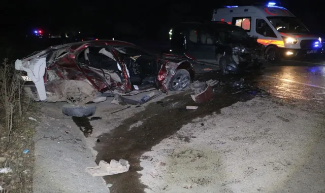 GÜNCELLEME - Kocaeli’de otomobil ile hafif ticari aracın çarpıştığı kazada ağır yaralanan çocuk öldü GÜNCELLEME - Kocaeli’de otomobil ile hafif ticari aracın çarpıştığı kazada ağır yaralanan çocuk öldü