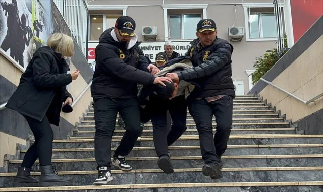 İstanbul’da sahte içkiden ölümlere ilişkin yakalanan 4 şüpheliden 2’si tutuklandı İstanbul’da sahte içkiden ölümlere ilişkin yakalanan 4 şüpheliden 2’si tutuklandı