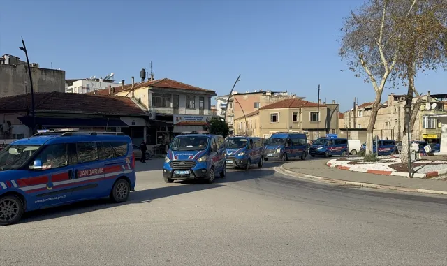 İzmir’de suç örgütü operasyonunda 11 şüpheli tutuklandı İzmir’de suç örgütü operasyonunda 11 şüpheli tutuklandı