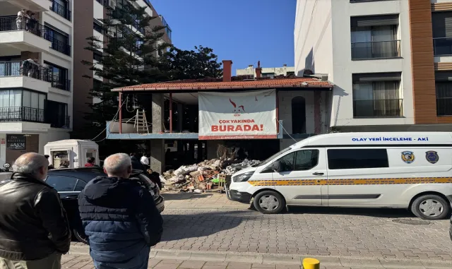İzmir’de tamir için çıktığı çatıdan düşen işçi öldü İzmir’de tamir için çıktığı çatıdan düşen işçi öldü