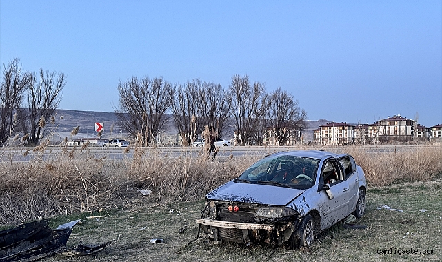 Kayseri’de otomobil şarampole devrildi! 4 kişi yaralandı Kayseri’de otomobil şarampole devrildi! 4 kişi yaralandı