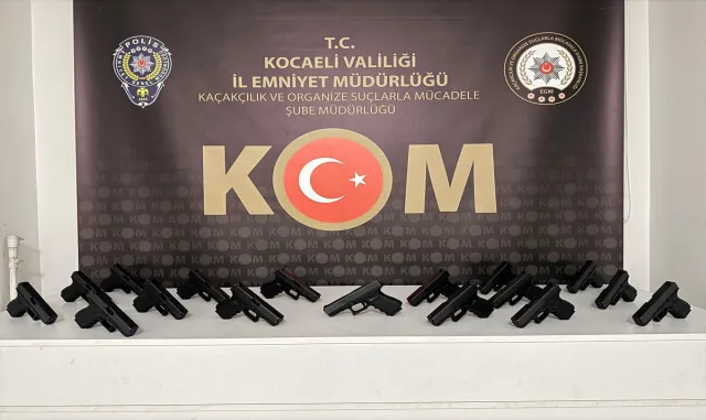 Kocaeli’de silah kaçakçılığı operasyonunda yakalanan 6 zanlı tutuklandı Kocaeli’de silah kaçakçılığı operasyonunda yakalanan 6 zanlı tutuklandı