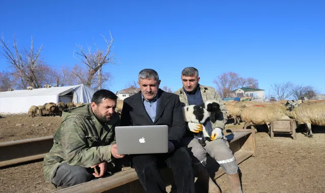 Muş’ta besiciler, AA’nın "Yılın Kareleri" oylamasına katıldı Muş’ta besiciler, AA’nın "Yılın Kareleri" oylamasına katıldı