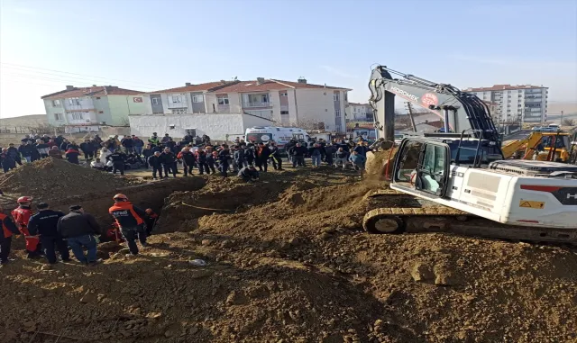 Polatlı’da kanalizasyon bağlantı çalışması sırasında göçük meydana geldi Polatlı’da kanalizasyon bağlantı çalışması sırasında göçük meydana geldi
