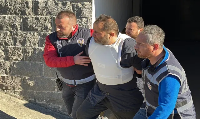 Rize’de silahlı saldırıda öldürülen iki PTT çalışanının cenazeleri defnedildi Rize’de silahlı saldırıda öldürülen iki PTT çalışanının cenazeleri defnedildi
