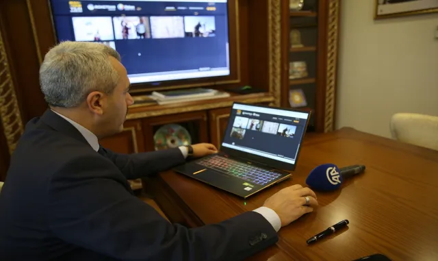 Rize Valisi Baydaş, AA’nın "Yılın Kareleri" oylamasına katıldı Rize Valisi Baydaş, AA’nın "Yılın Kareleri" oylamasına katıldı