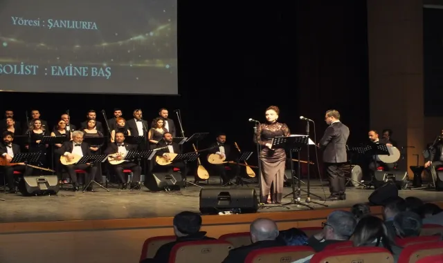 Sivas’ta Devlet THM korosu ses sanatçıları konser verdi Sivas’ta Devlet THM korosu ses sanatçıları konser verdi