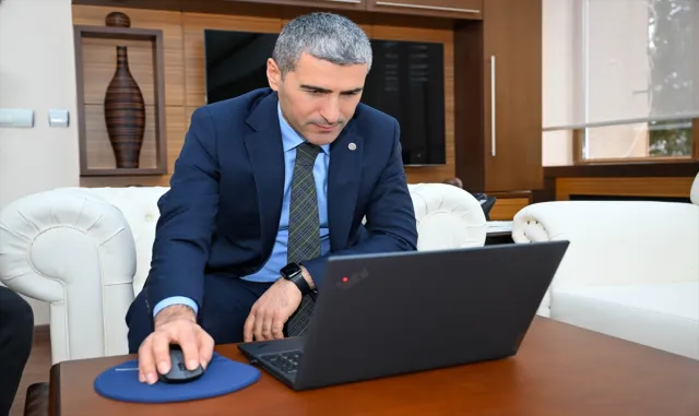 Uşak Valisi Naci Aktaş, AA’nın "Yılın Kareleri" oylamasına katıldı Uşak Valisi Naci Aktaş, AA’nın "Yılın Kareleri" oylamasına katıldı