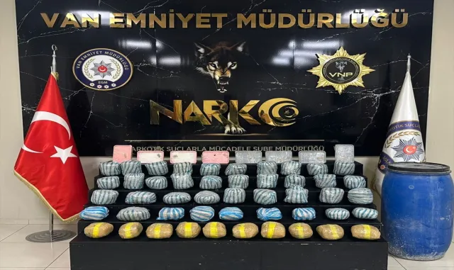 Van’da 36 kilo 200 gram uyuşturucu ele geçirildi Van’da 36 kilo 200 gram uyuşturucu ele geçirildi