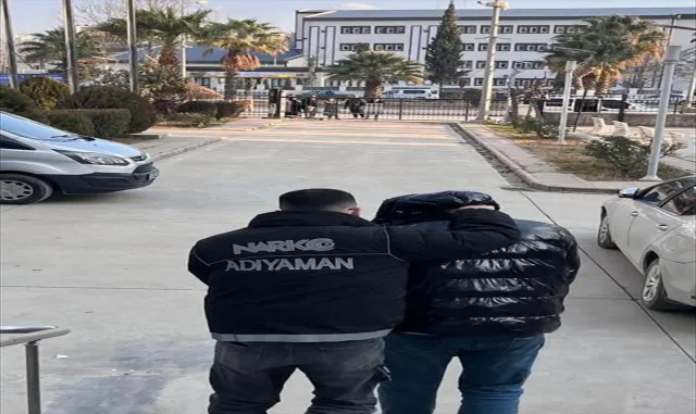 Adıyaman’da uyuşturucu operasyonunda yakalanan zanlı tutuklandı Adıyaman’da uyuşturucu operasyonunda yakalanan zanlı tutuklandı